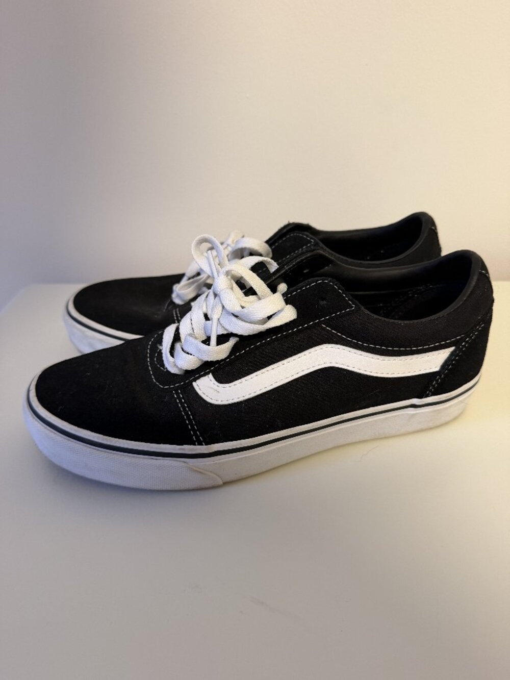 Vans Ward Black White Low Top Sneakers Women’s 9